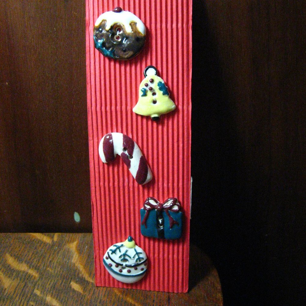 🎄 Incomparable Buttons Christmas Xmas Holiday